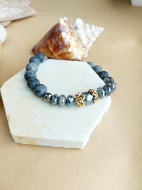 Tahitian Pearl, Black Labradorite bracelet – B 1307