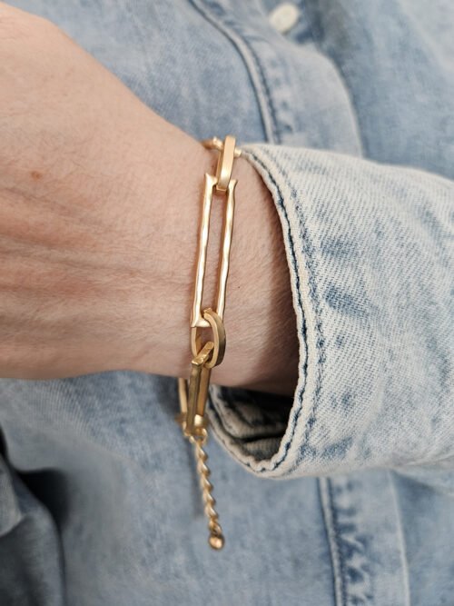 Sateen Gold tone matte links bracelet B 1209