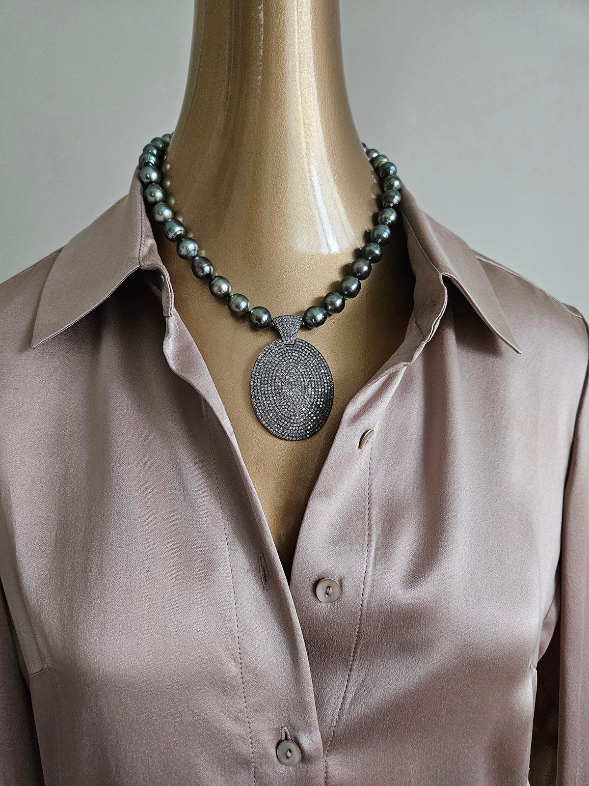 Diamond Pendant and Tahitian Pearls - Image 6