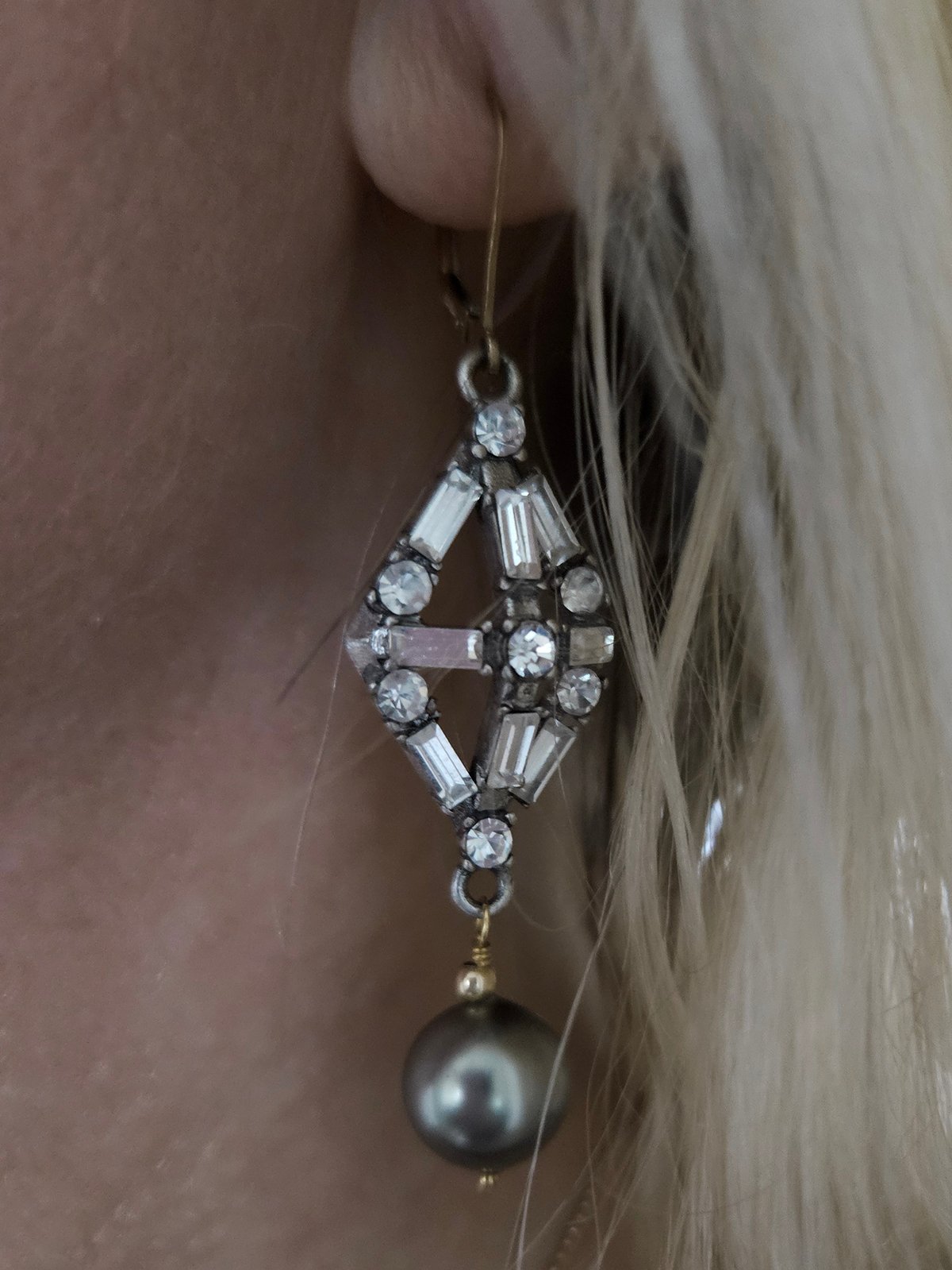 tahitian pearls and vintage earrings