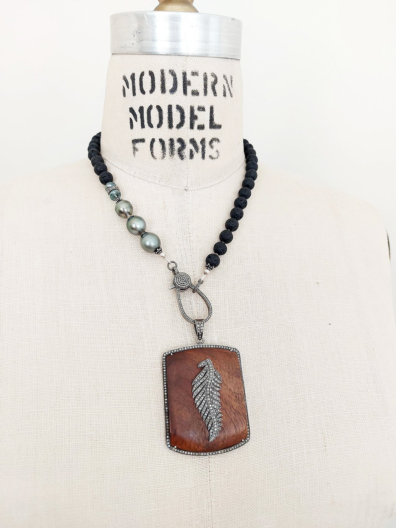 Diamond Feather on wood and Tahitian Pearls N 2855 - Image 4