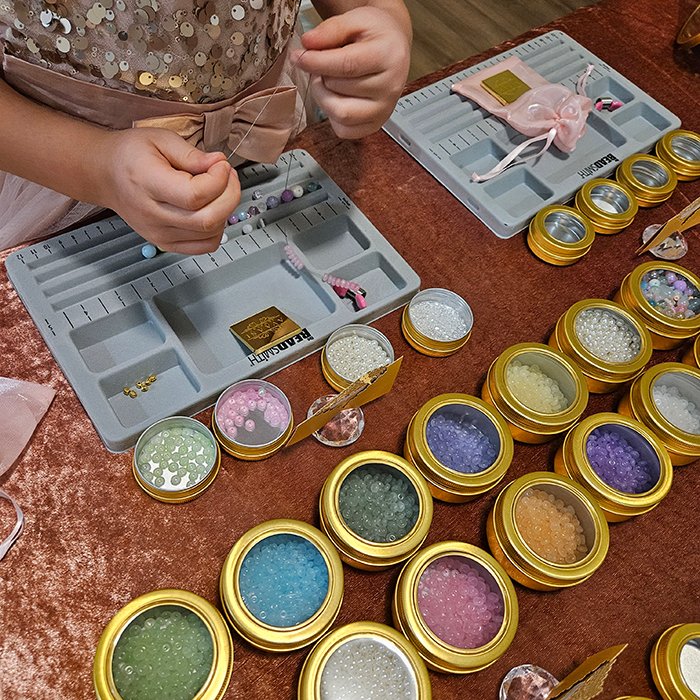 Avaasi jewelry making party