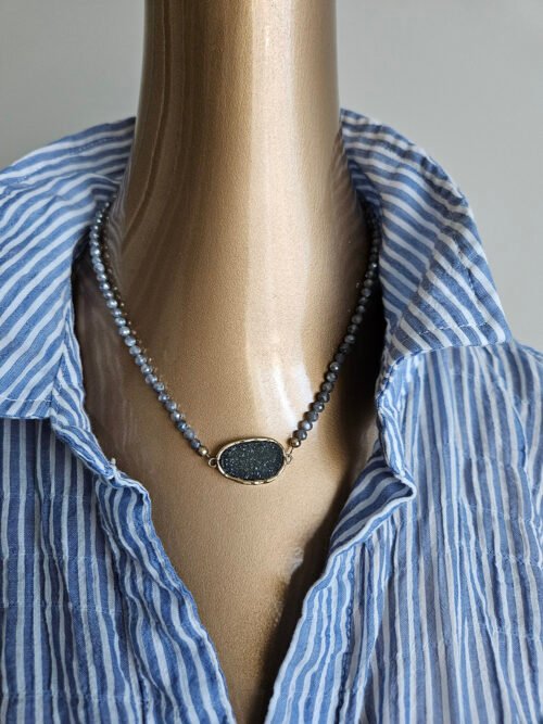 Handcrafted Druzy Quartz Necklace – Labradorite Beaded Chain with Hammered Gold Bezel