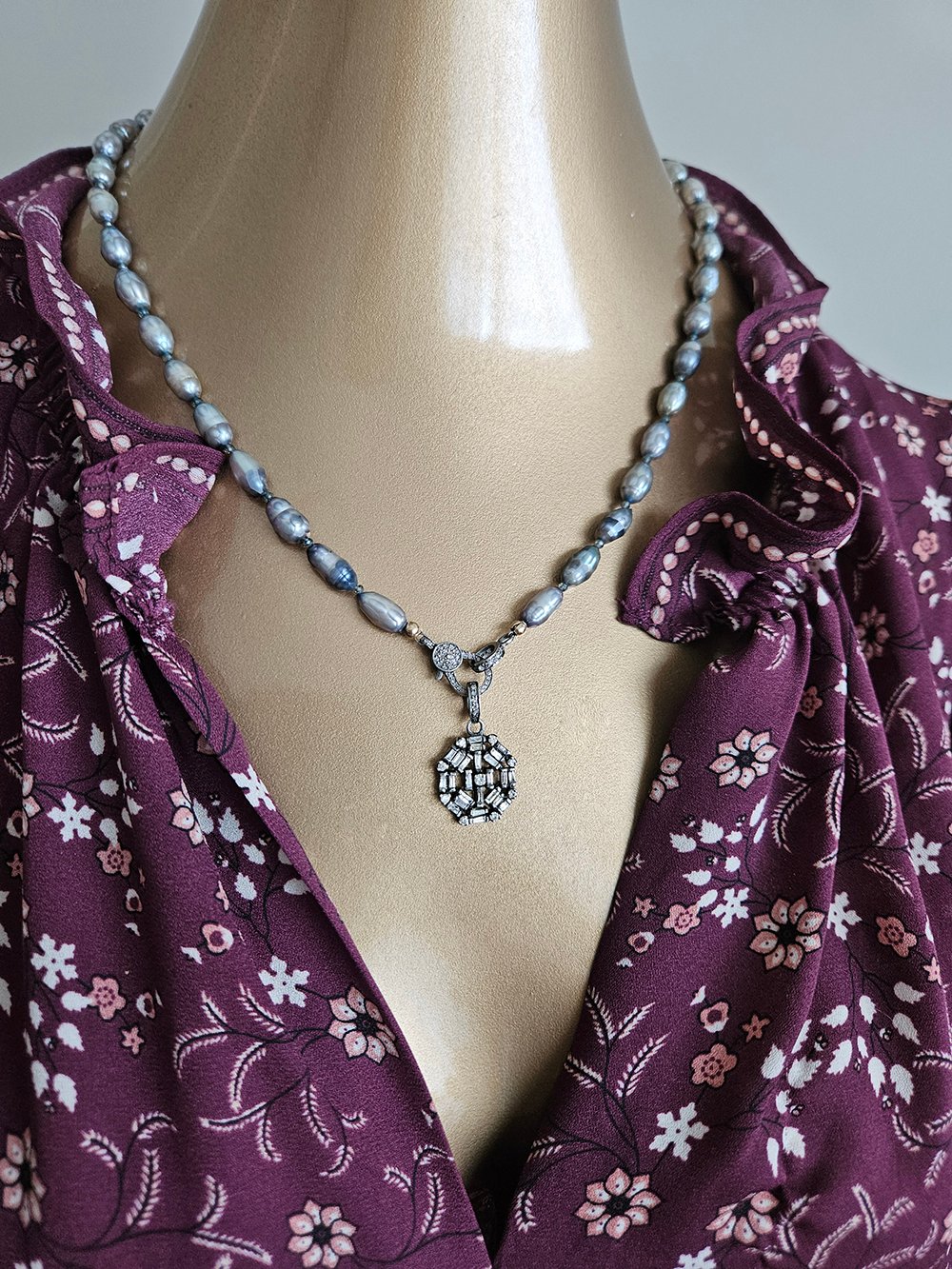 Vintage Diamond Pendant Pearl Necklace - Image 3