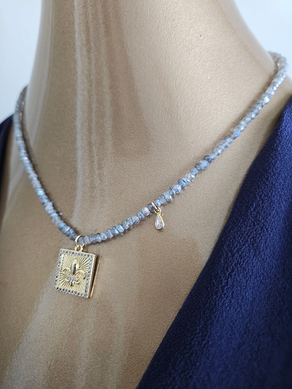 Fleur-de-Lis Gold Pendant Necklace with Labradorite - Image 4