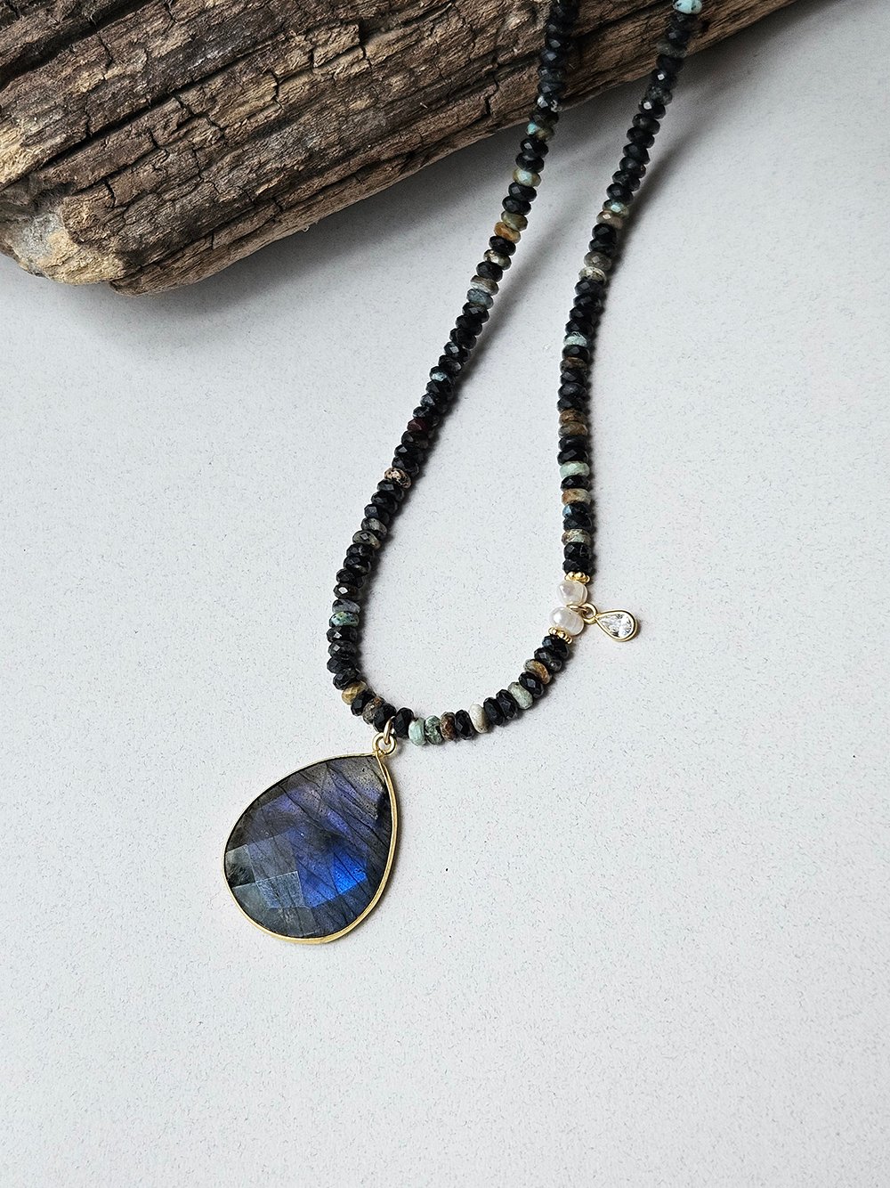 labradorite-chrysoprase-drop-necklace